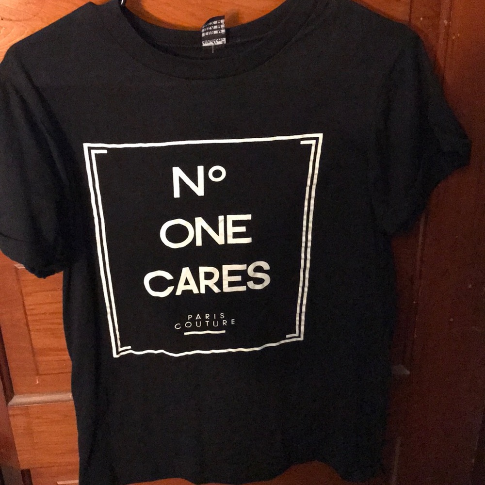 “N0 one cares” T-shirt